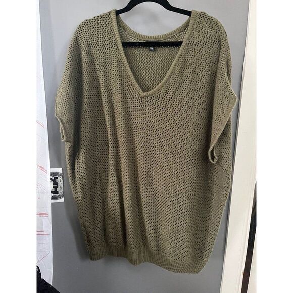 Torrid size 3 olive green short sleeve sweater - Picture 1 of 3